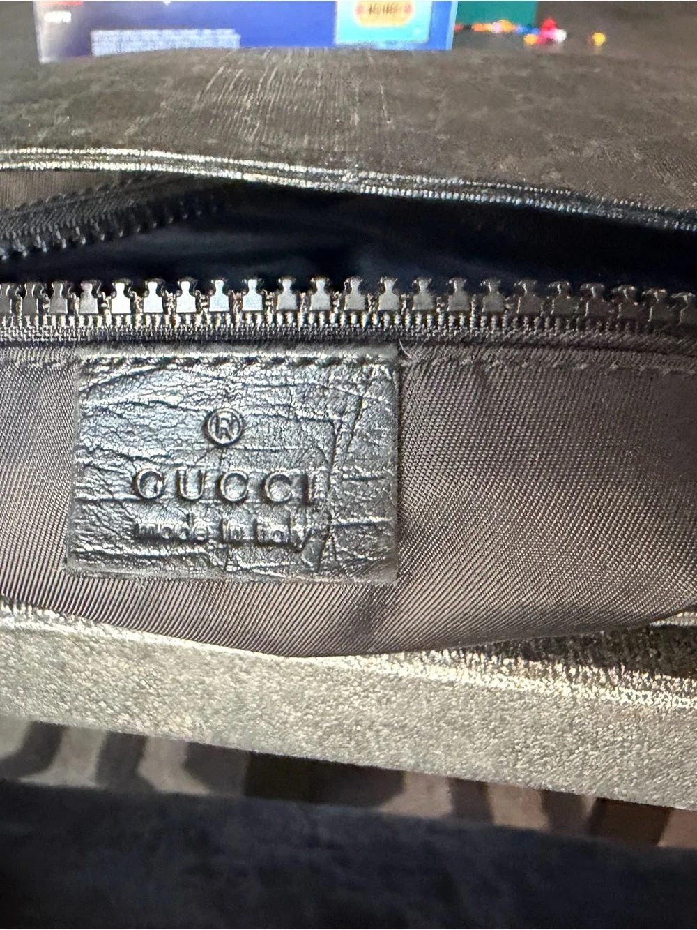 Gucci GG Supreme Canvas Monogram Messenger Bag in black/grey